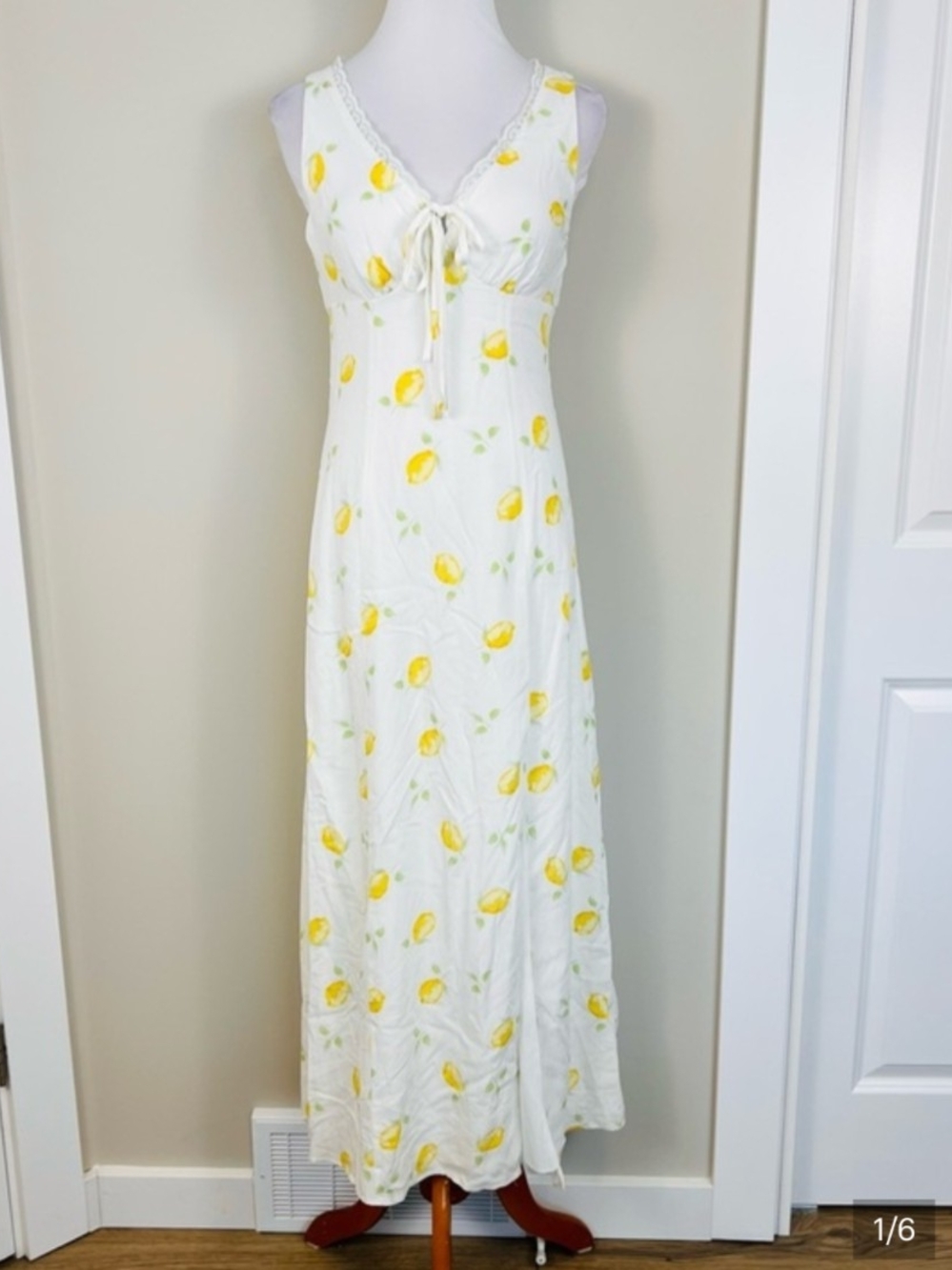 Crystal Doll Lemon-Print Maxi Dress Size L Sleeveless Summer Tie Front Keyhole